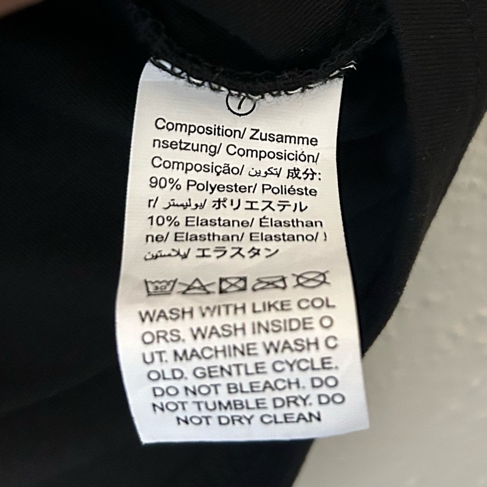 SHEIN Black Tee with White Label - Picture 4 of 4